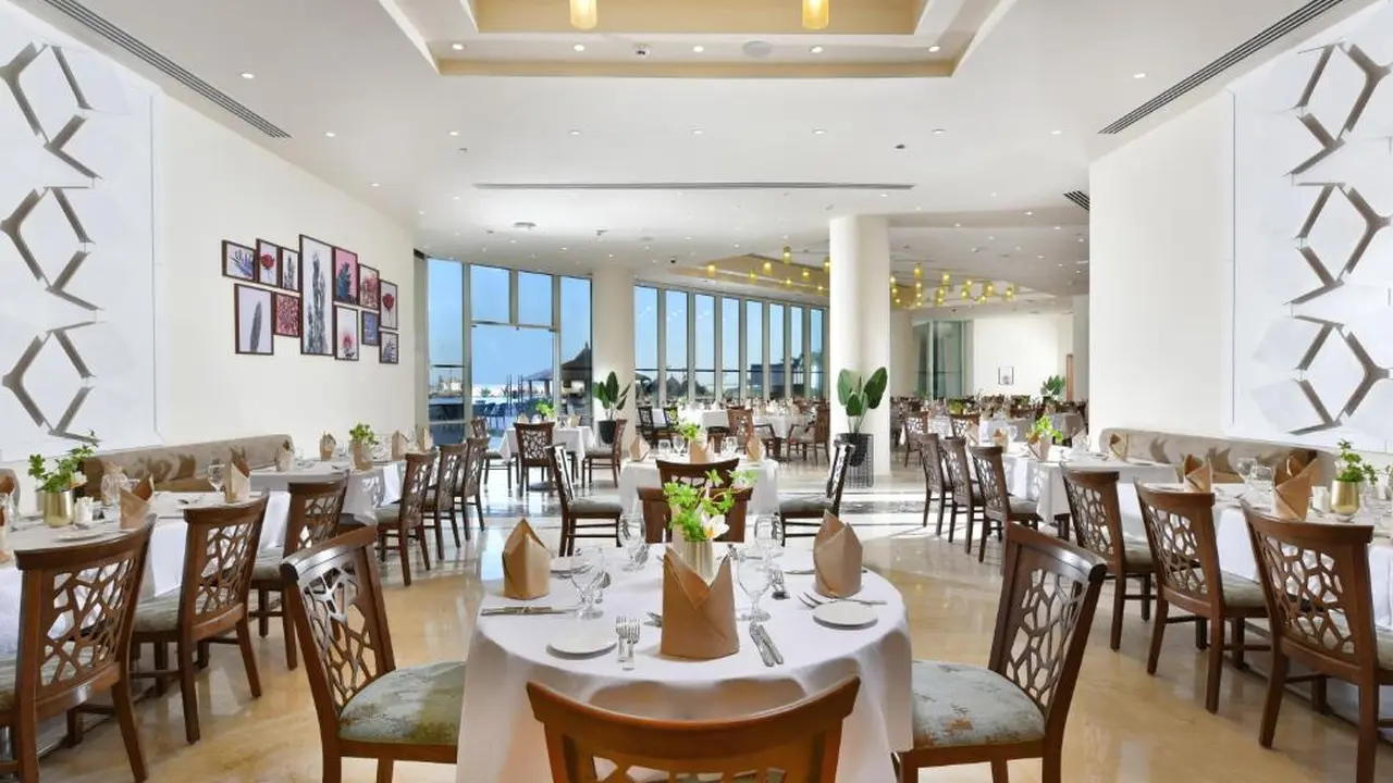 الفندق توليب الجلالة ماجستيك - العين السخنة